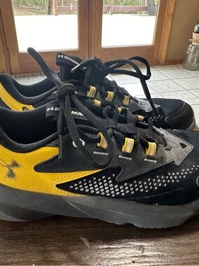 Under Armour Black and Yellow Big Boys Running Sneakers